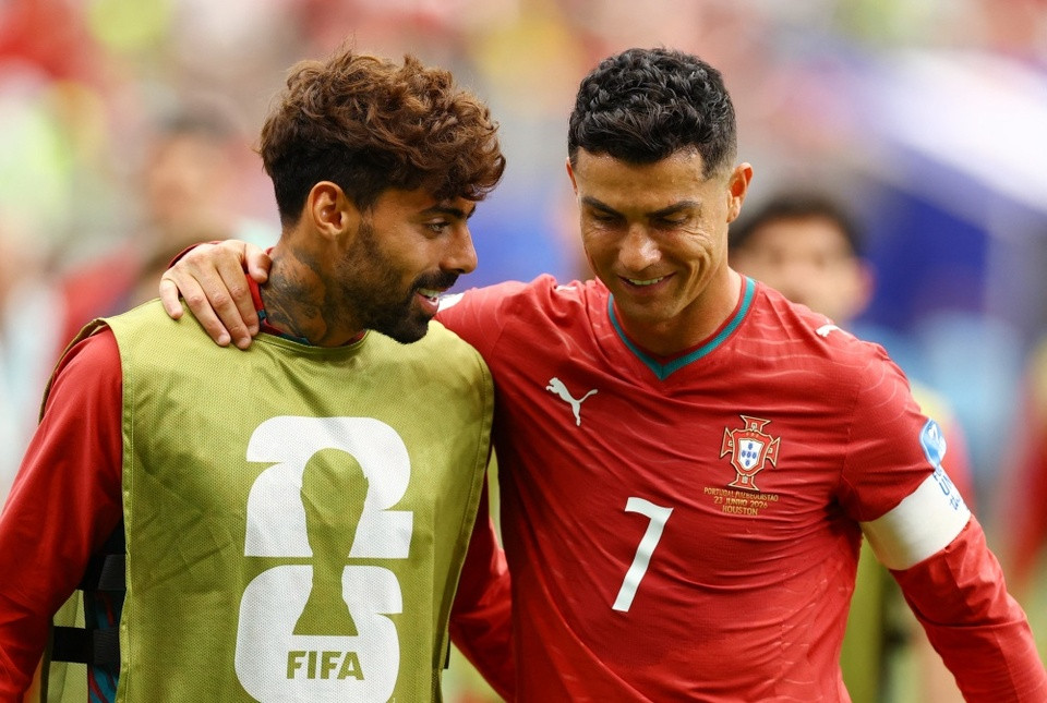Samu Costa và Cristiano Ronaldo trong màu áo tuyển Bồ Đào Nha tại World Cup 2026