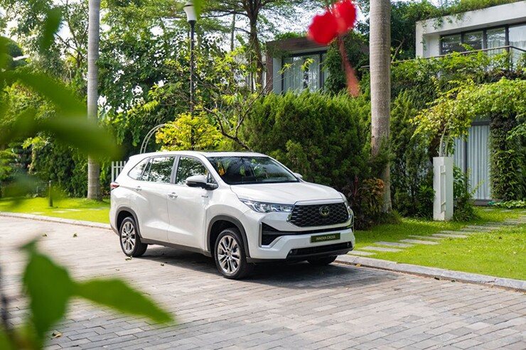 Thiết kế đầu xe Toyota Innova Cross
