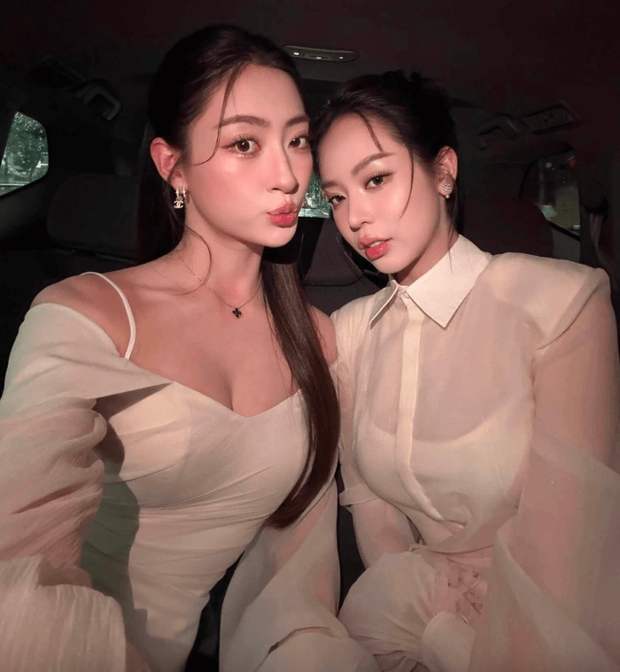 Thanh Thủy diện sơ mi xuyên thấu khi chụp hình cùng Lương Thùy Linh