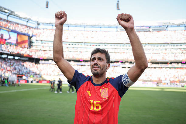 PSG nhảy vào cuộc đua giành Rodri với Real Madrid