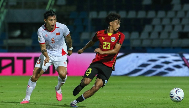 HLV Kim Sang-sik cần tìm ra phương án điều chỉnh hệ thống phòng ngự. (Ảnh: Getty Images)