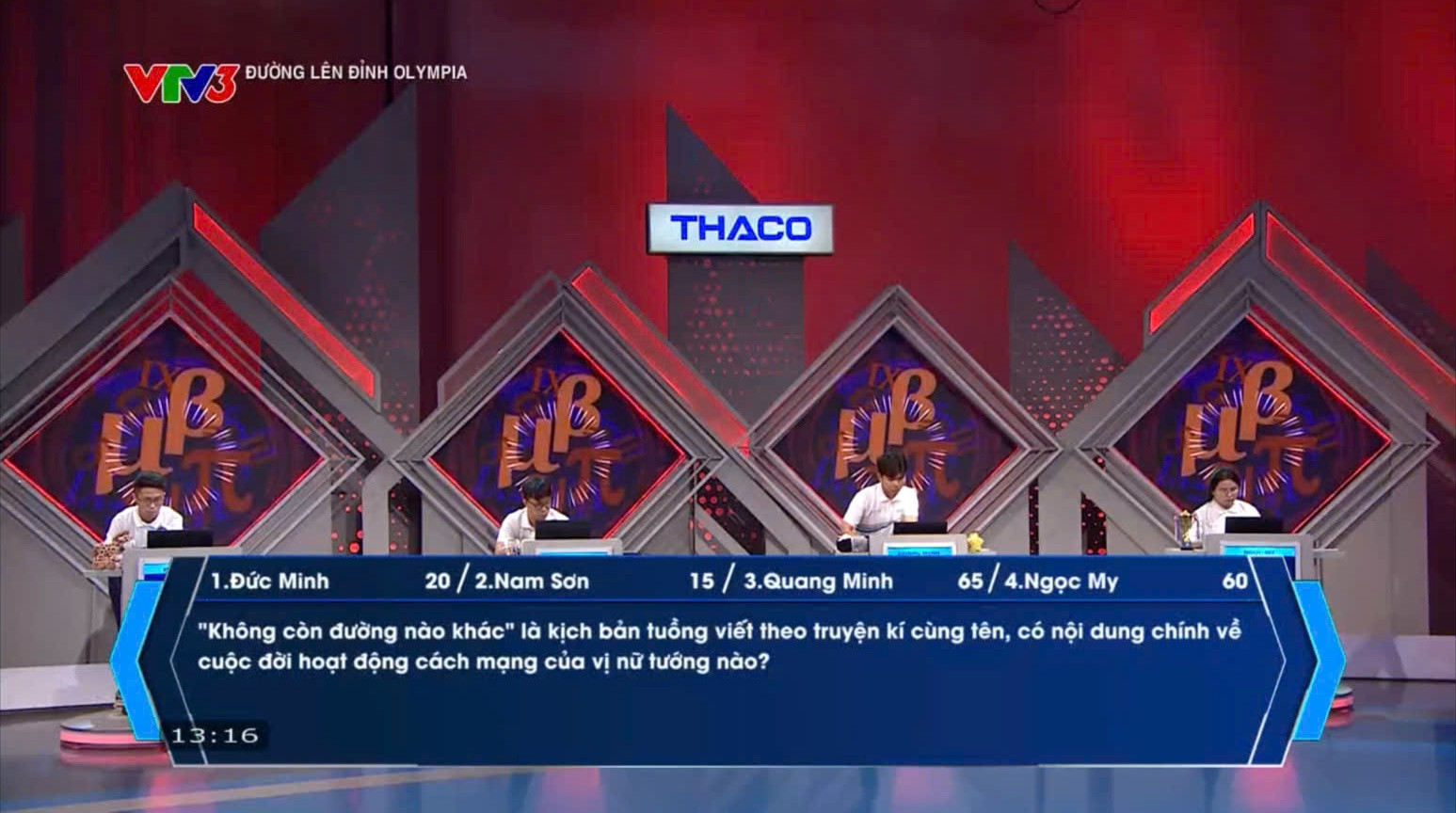 Thí sinh Nguyễn Huy Quang Minh thể hiện sự tự tin trong phần thi Khởi động