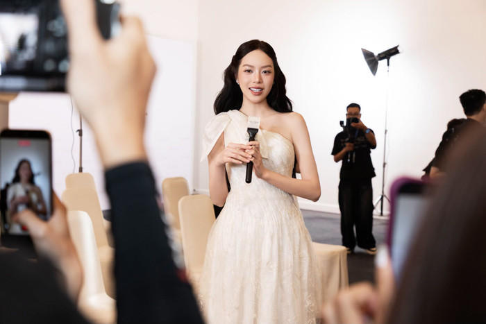 Hoa hậu Thanh Thủy làm giám khảo casting người mẫu cho đêm diễn thời trang.