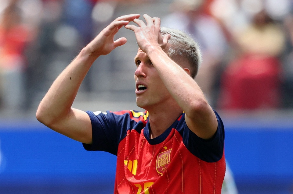 Dani Olmo bác bỏ lời xin lỗi từ Roberto Ayala