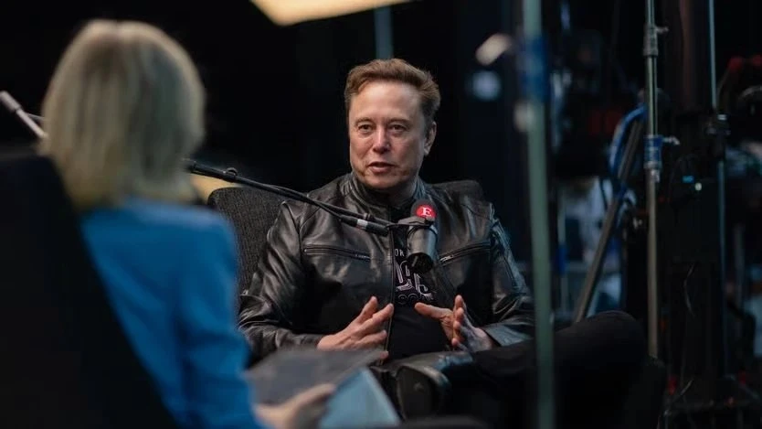 Elon Musk dự báo kỷ nguyên dư thừa nhờ AI và robot