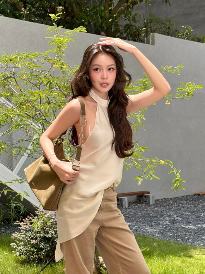 Hoa hậu Thanh Thủy được nhận xét ngày càng thăng hạng nhan sắc.