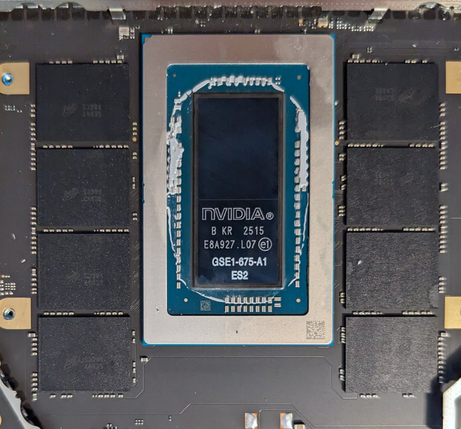 Cận cảnh chipset Nvidia RTX Spark.
