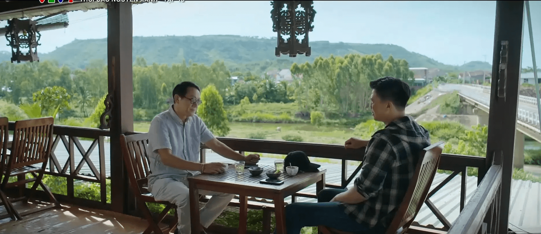 Trời cao nguyên xanh - Tập 13: Vân bị truy đuổi khi âm thầm đến thăm Tuấn - Ảnh 1.
