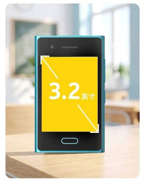 Mặt lưng thiết bị nổi bật với cụm camera tròn và màu xanh cyan