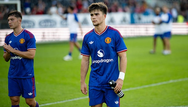 Nhiều yếu tố ảnh hưởng đến cơ hội của Harry Amass tại Manchester United