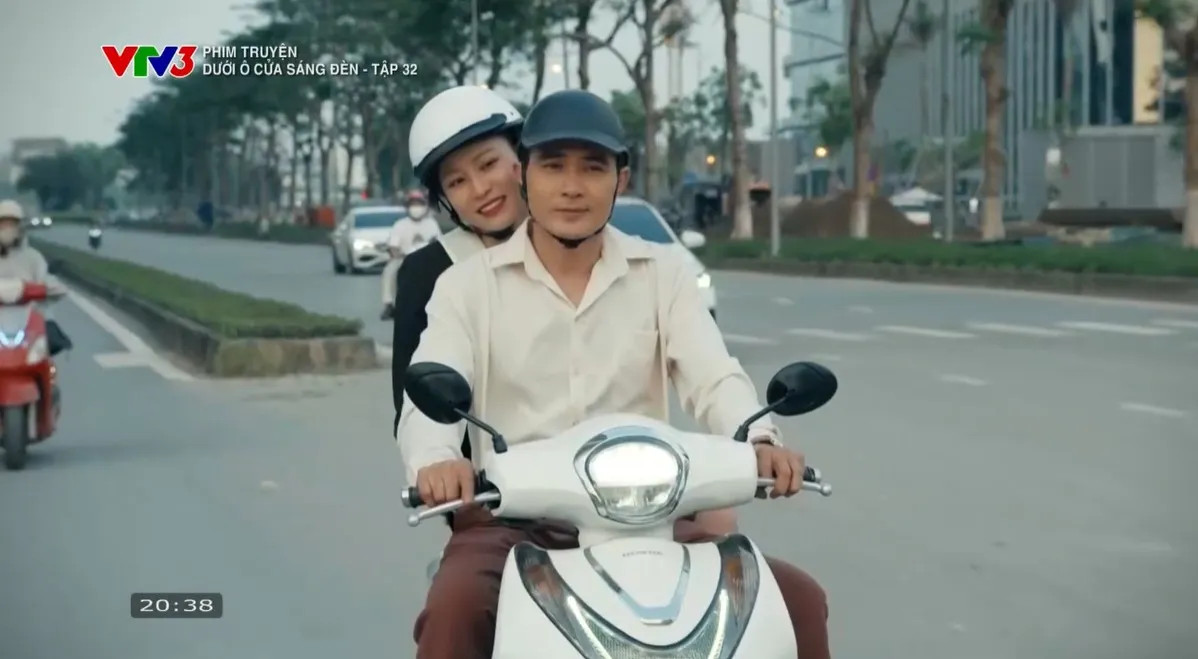 Diệu và Sinh trong Dưới ô cửa sáng đèn tập 32