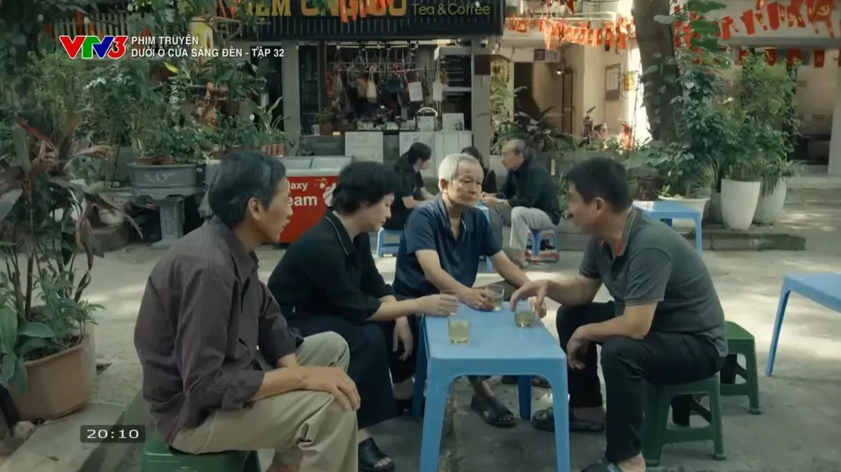Cảnh trong phim Dưới ô cửa sáng đèn tập 32