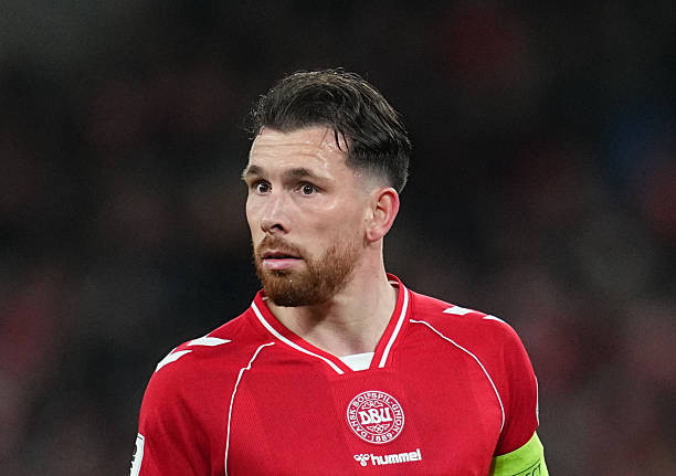 Pierre-Emile Hojbjerg nằm trong tầm ngắm của AC Milan