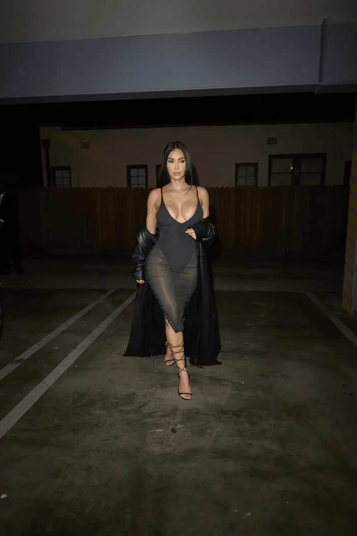 Kim Kardashian nhận về nhiều ý kiến trái chiều với lần xuất hiện mới đây.