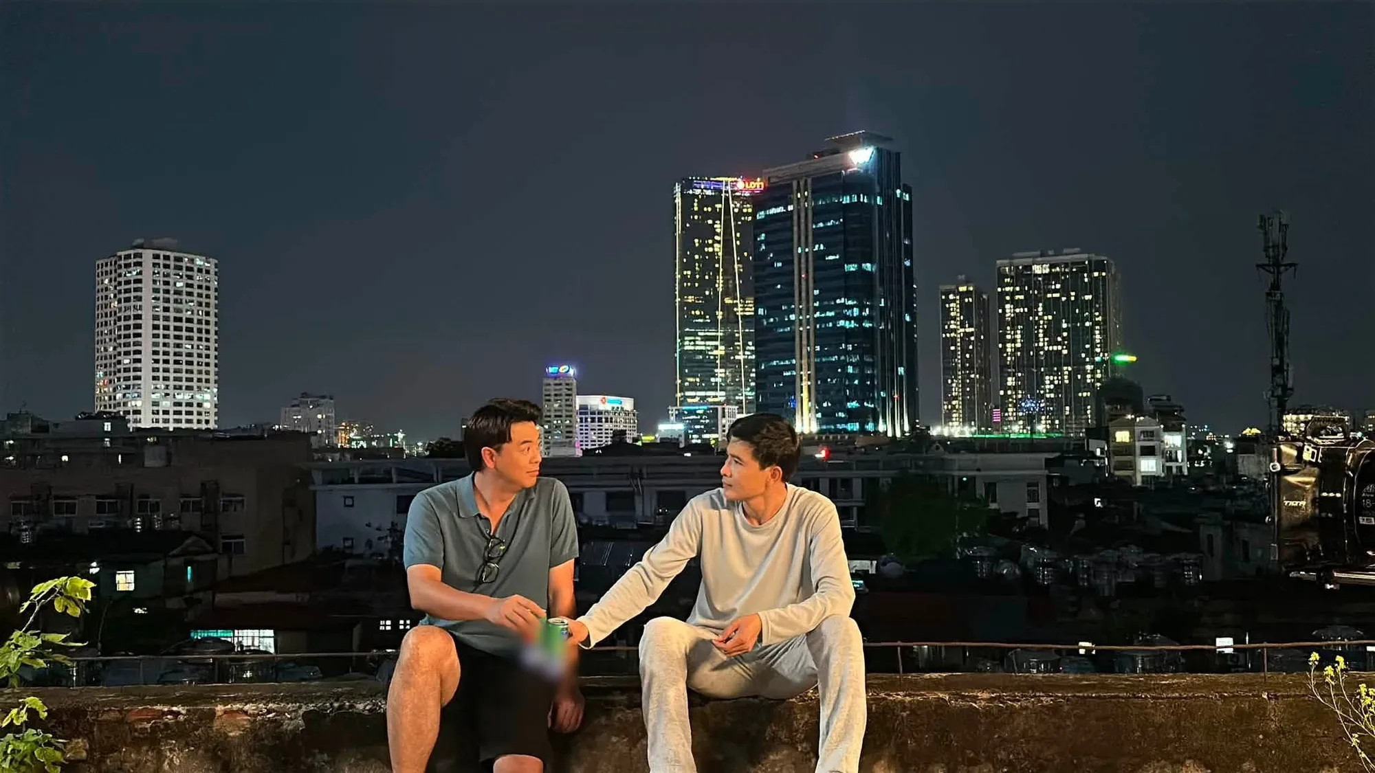 Dàn diễn viên Dưới ô cửa sáng đèn ở hậu trường