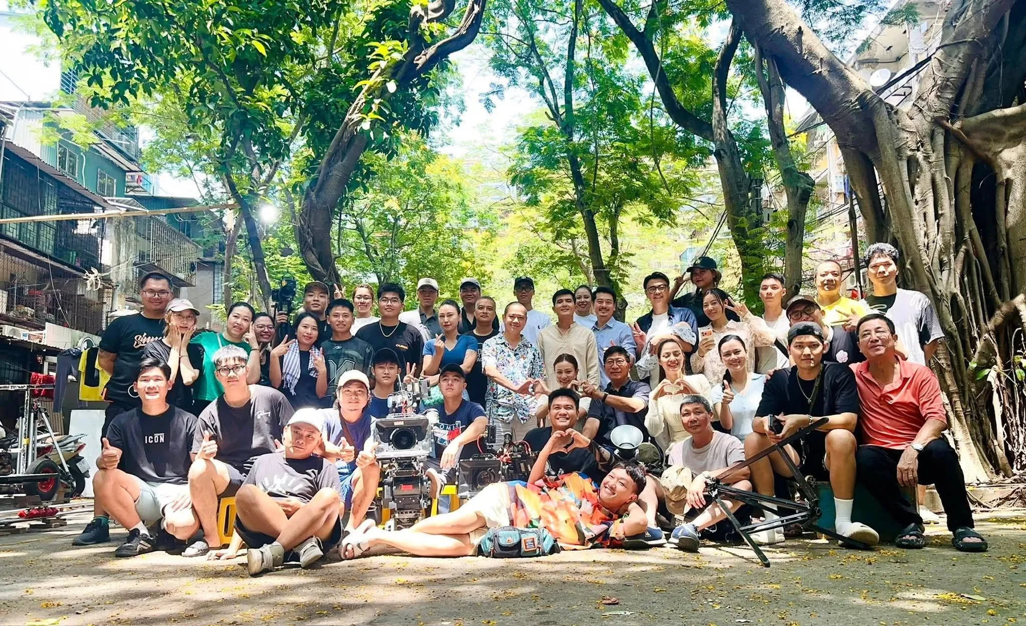 Dàn diễn viên Dưới ô cửa sáng đèn