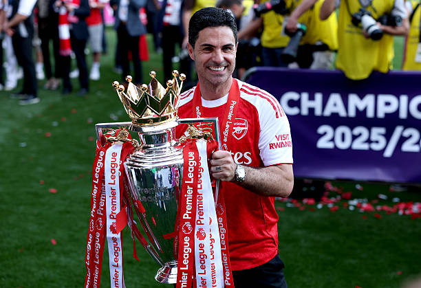 Mikel Arteta cùng Arsenal giành chức vô địch Ngoại hạng Anh.