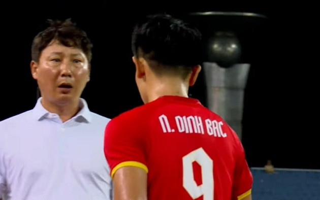 HLV Kim Sang-sik không hài lòng với Đình Bắc