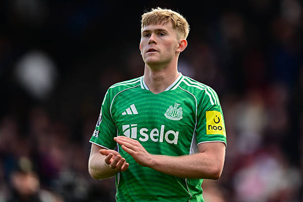 Lewis Hall gây ấn tượng tại Newcastle United. Ảnh: Getty Images