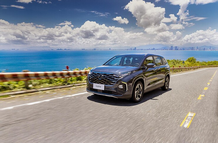 Hyundai Custin trang bị gói an toàn Hyundai SmartSense