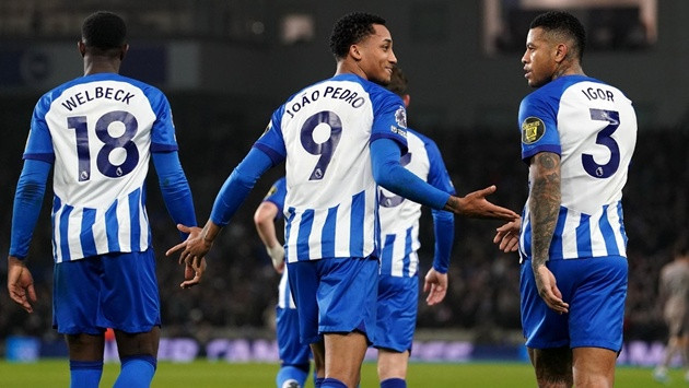 Welbeck có thể sẽ xếp sau Joao Pedro trên hàng công Chelsea