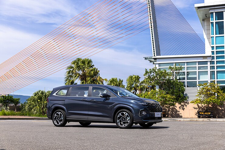 Ngoại thất Hyundai Custin nhìn từ góc nghiêng