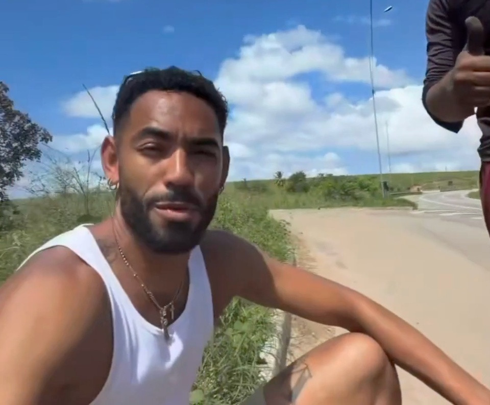 Matheus Cunha trong kỳ nghỉ tại quê nhà Brazil