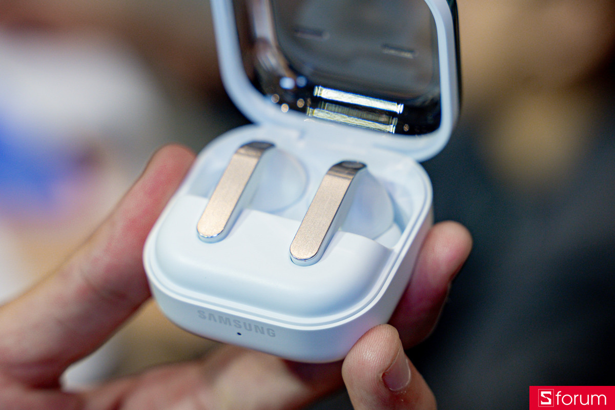 Galaxy Buds4 Pro sống sót thần kỳ sau 50 phút giặt trong máy giặt