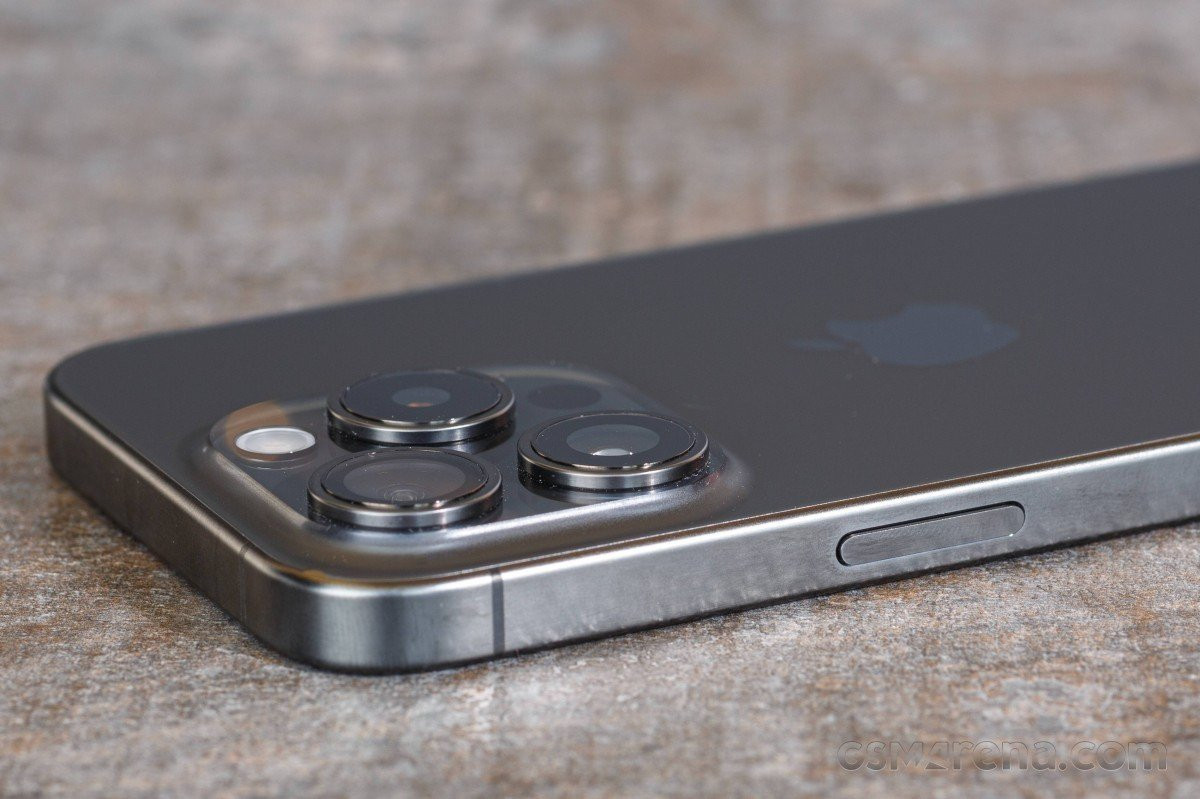 iPhone 15 Pro sở hữu thiết kế khung Titan cao cấp và 3 camera