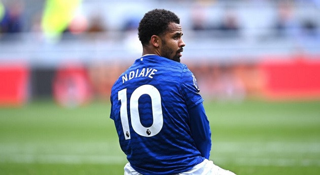Tiền đạo Iliman Ndiaye trong màu áo Everton