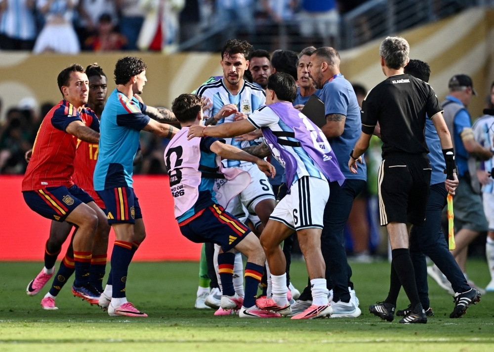 Paredes xô xát sau trận chung kết World Cup 2026