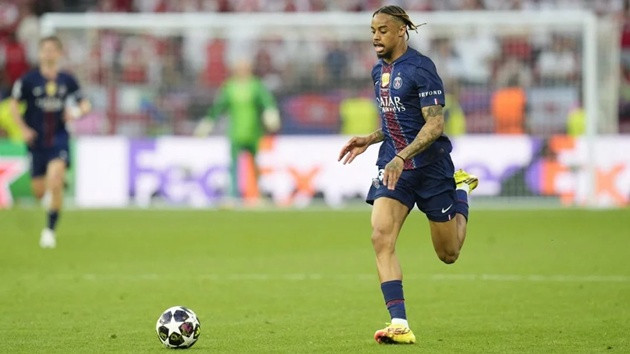 Liverpool đặt giá cho Barcola