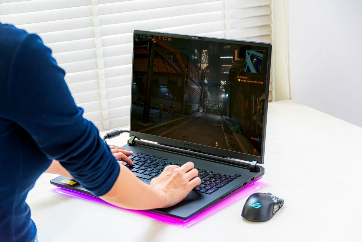 Màn hình Mini-LED 18 inch 4K 240Hz của ROG Strix SCAR 18