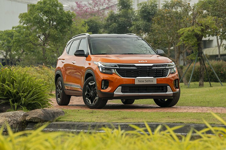 Đầu xe KIA Seltos 2026 với lưới tản nhiệt mũi hổ mở rộng