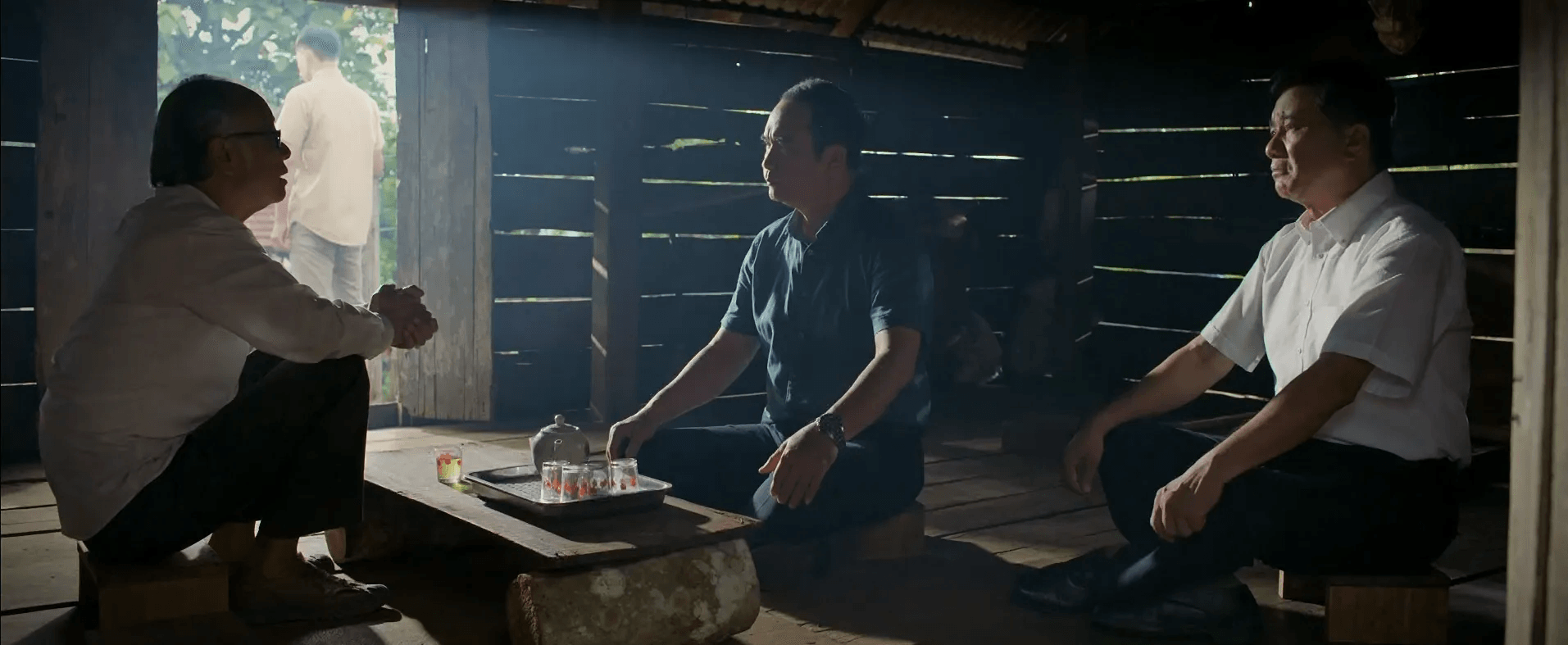 Đại diện cơ quan an ninh gặp gỡ và phân tích tình hình với mục sư Trung