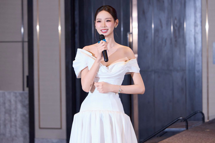 Bảo Ngọc xuất hiện dịu dàng tại sự kiện công bố Miss World lần thứ 73