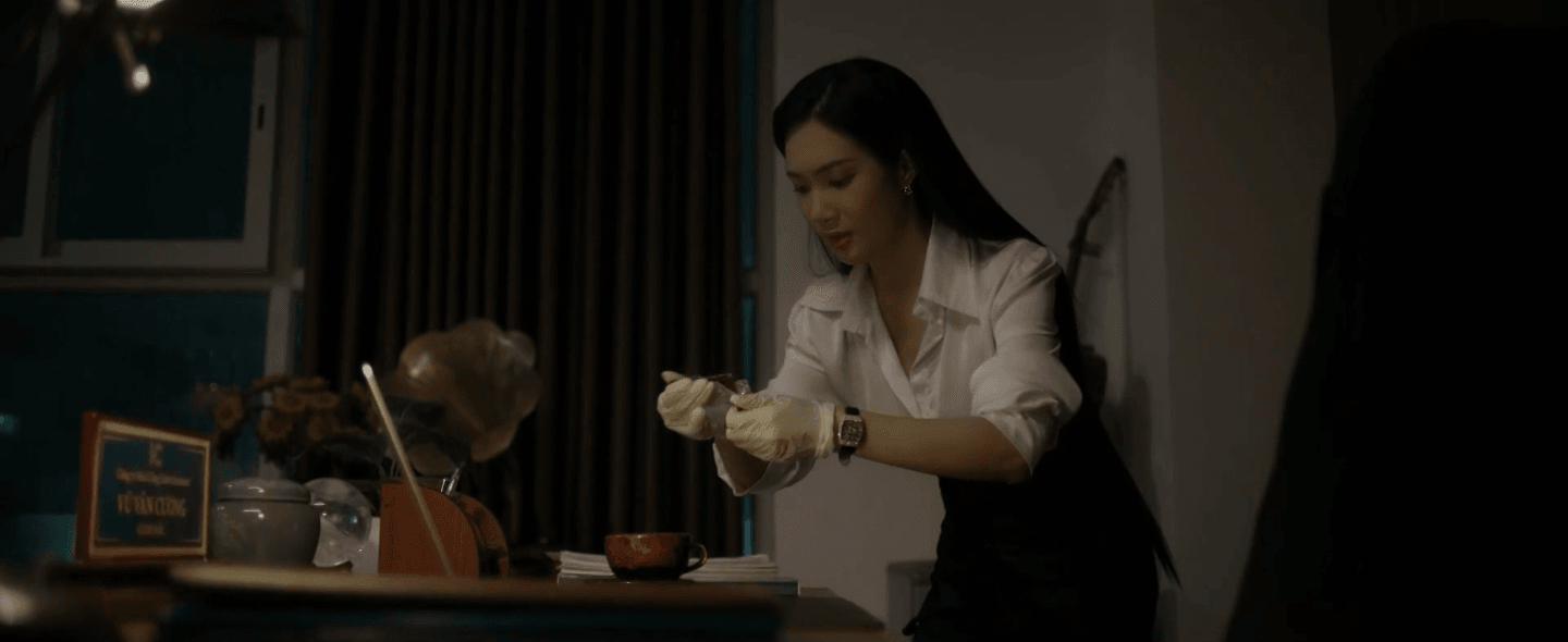Cương đen phát hiện dấu hiệu bất thường ngoài phòng làm việc