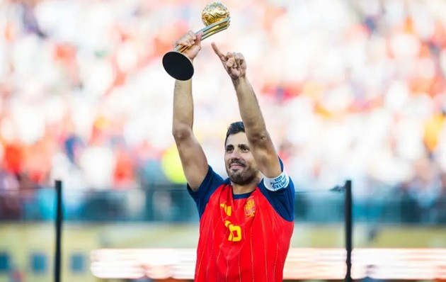 Rodri sắp quay xe với Real để chọn Barca. (Ảnh: Marca)