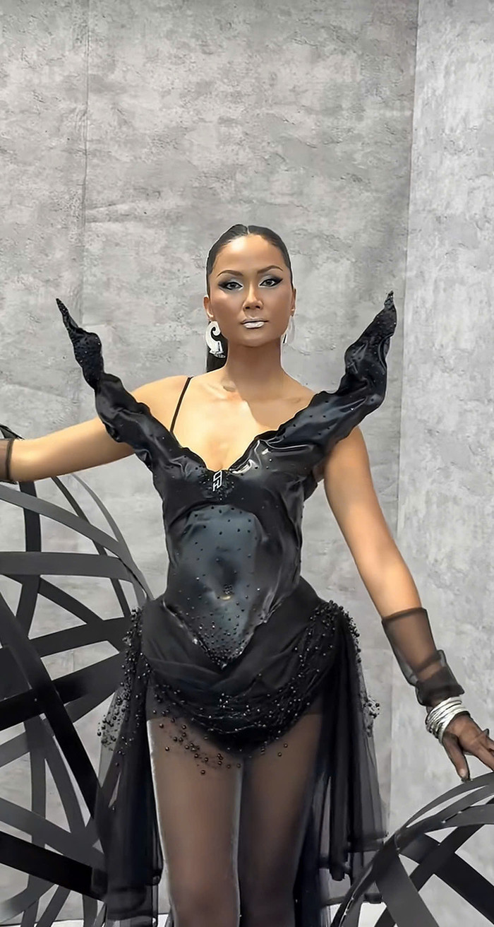 H'Hen Niê với layout make up ấn tượng