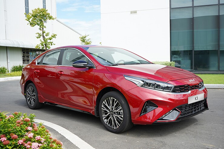 Thiết kế đầu xe Kia K3 với lưới tản nhiệt mũi hổ tinh chỉnh