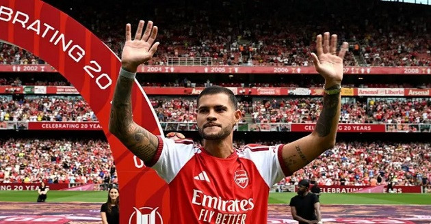 Bruno Guimaraes mang đến nhiều giải pháp cho hàng tiền vệ Arsenal. Ảnh: Getty.