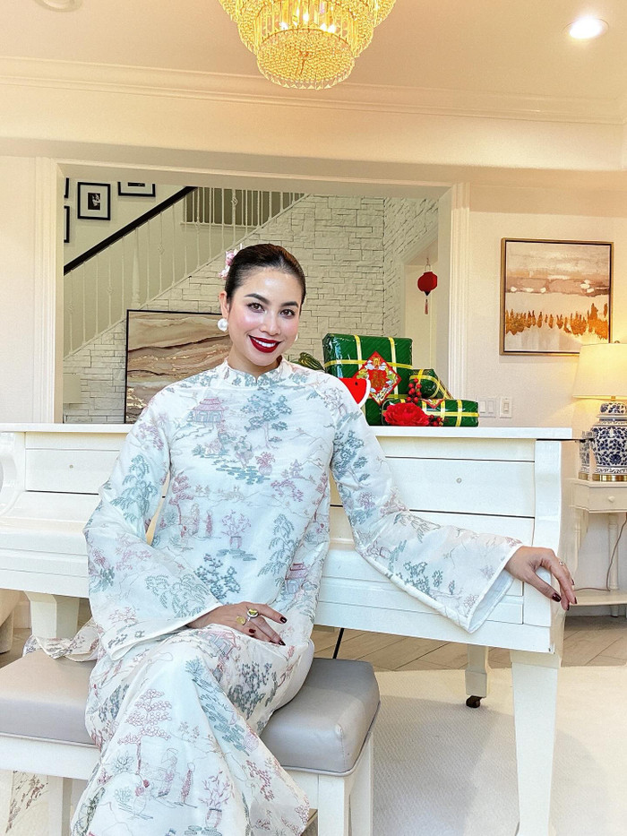 Hoa hậu Phạm Hương trong căn nhà hoành tráng ở Mỹ.