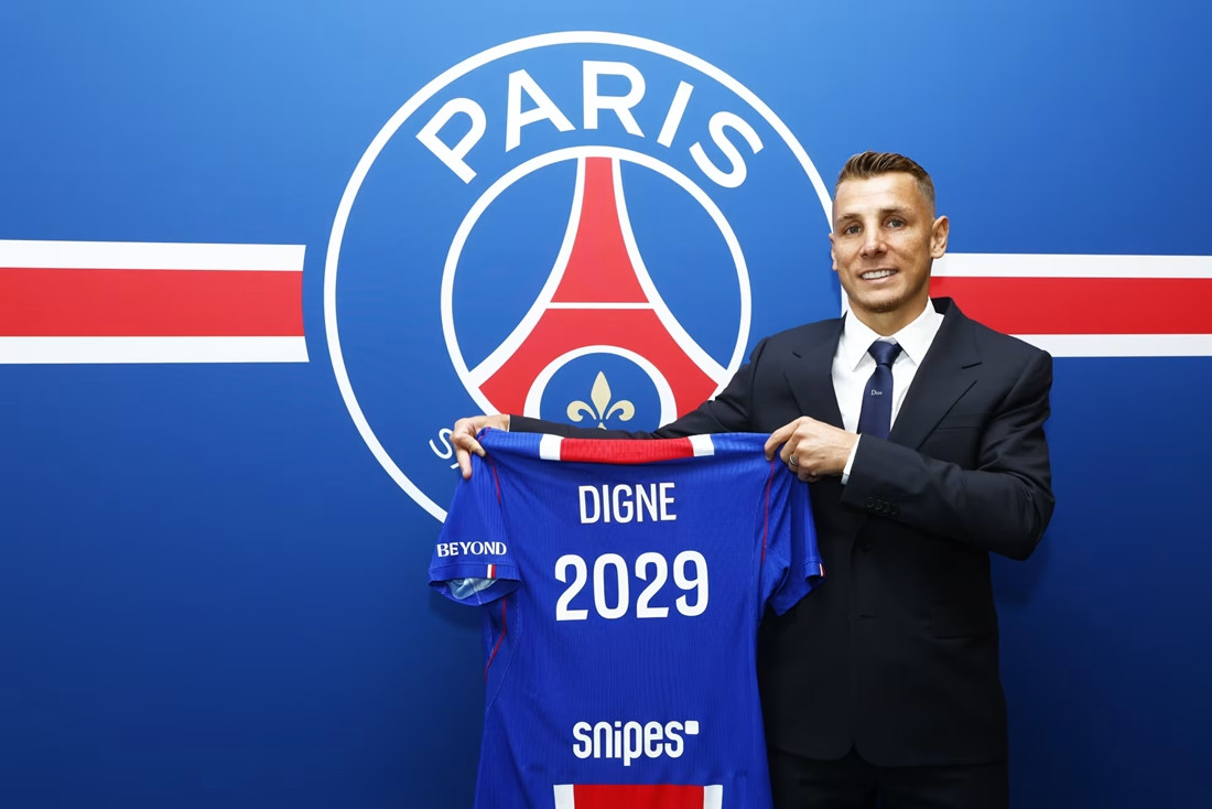 Lucas Digne chính thức trở lại PSG. Ảnh: Paris Saint-Germain FC.