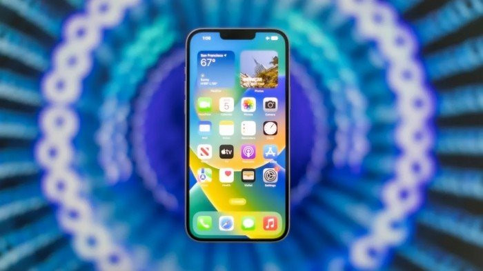 Thực tế màn hình hiển thị OLED Super Retina XDR kích thước 6.7 inch trên iPhone 14 Plus