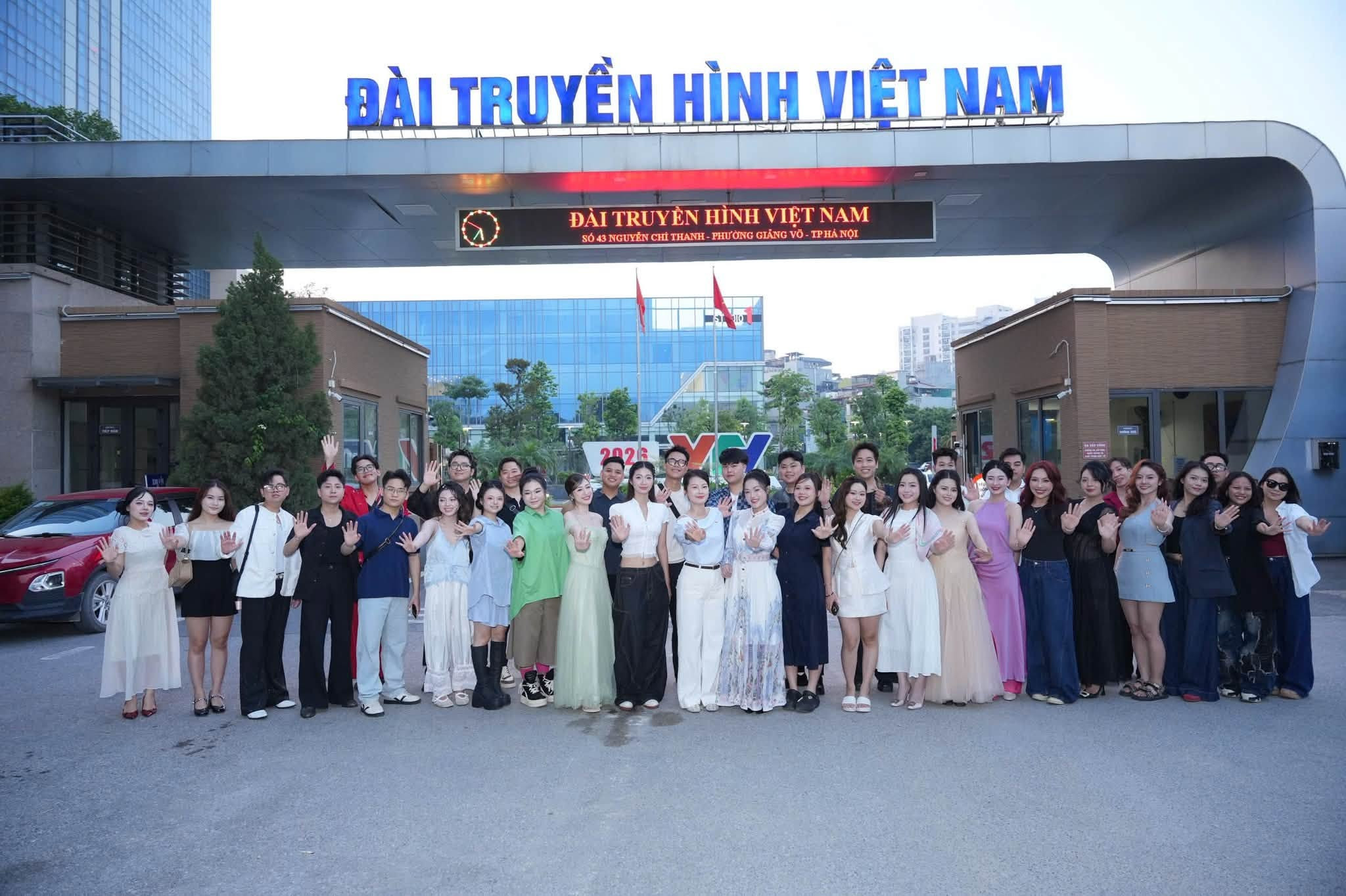 Thí sinh trình diễn tự tin trước Hội đồng Giám khảo tại Hạ Long