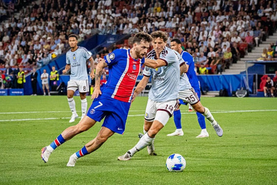 Kvaratskhelia chính là người mở tỷ số cho PSG.