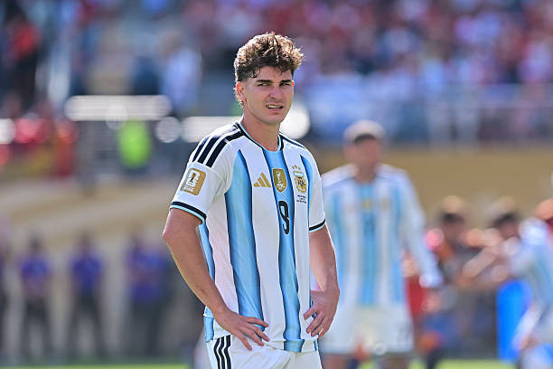 Julian Alvarez là khao khát của Barca.