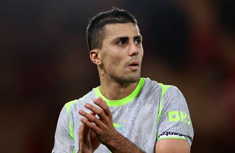 Man City chưa hài lòng với lời đề nghị Barca dành cho Rodri. Ảnh: Getty.