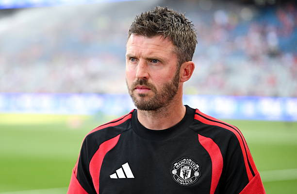HLV Michael Carrick phát biểu về kế hoạch chuyển nhượng của Manchester United