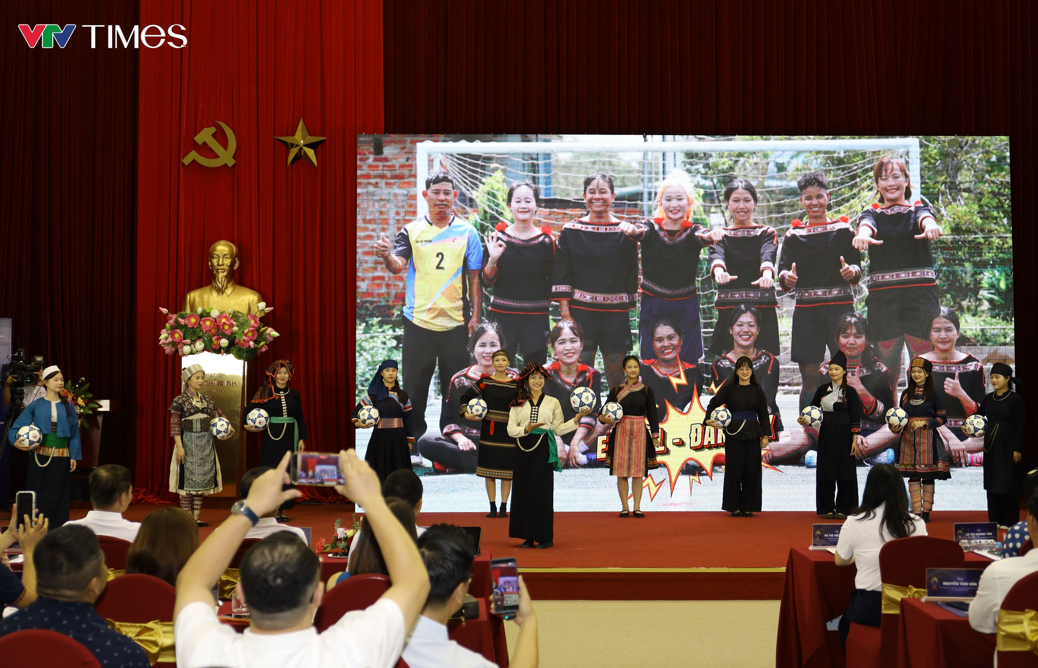 Giải Bóng đá nữ các dân tộc thiểu số Việt Nam VTV Cup 2026 quy tụ 12 đội bóng tranh tài.
